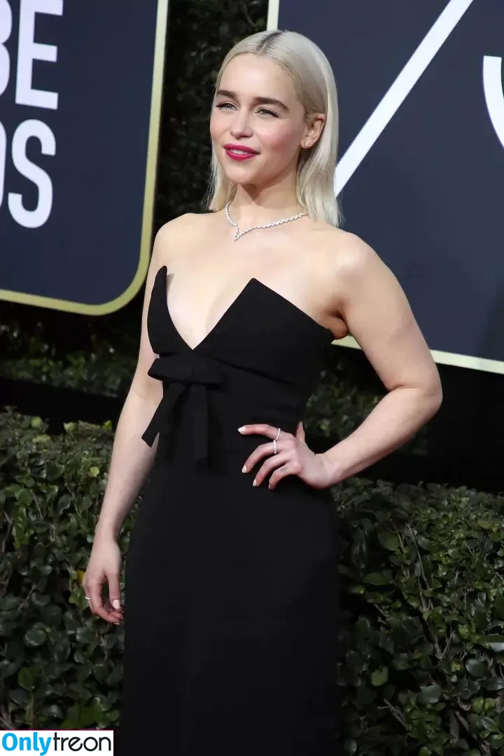 Emilia Clarke nude photo #1003 (clarkeyxo / emilia_clarke / emiliaclarke)
