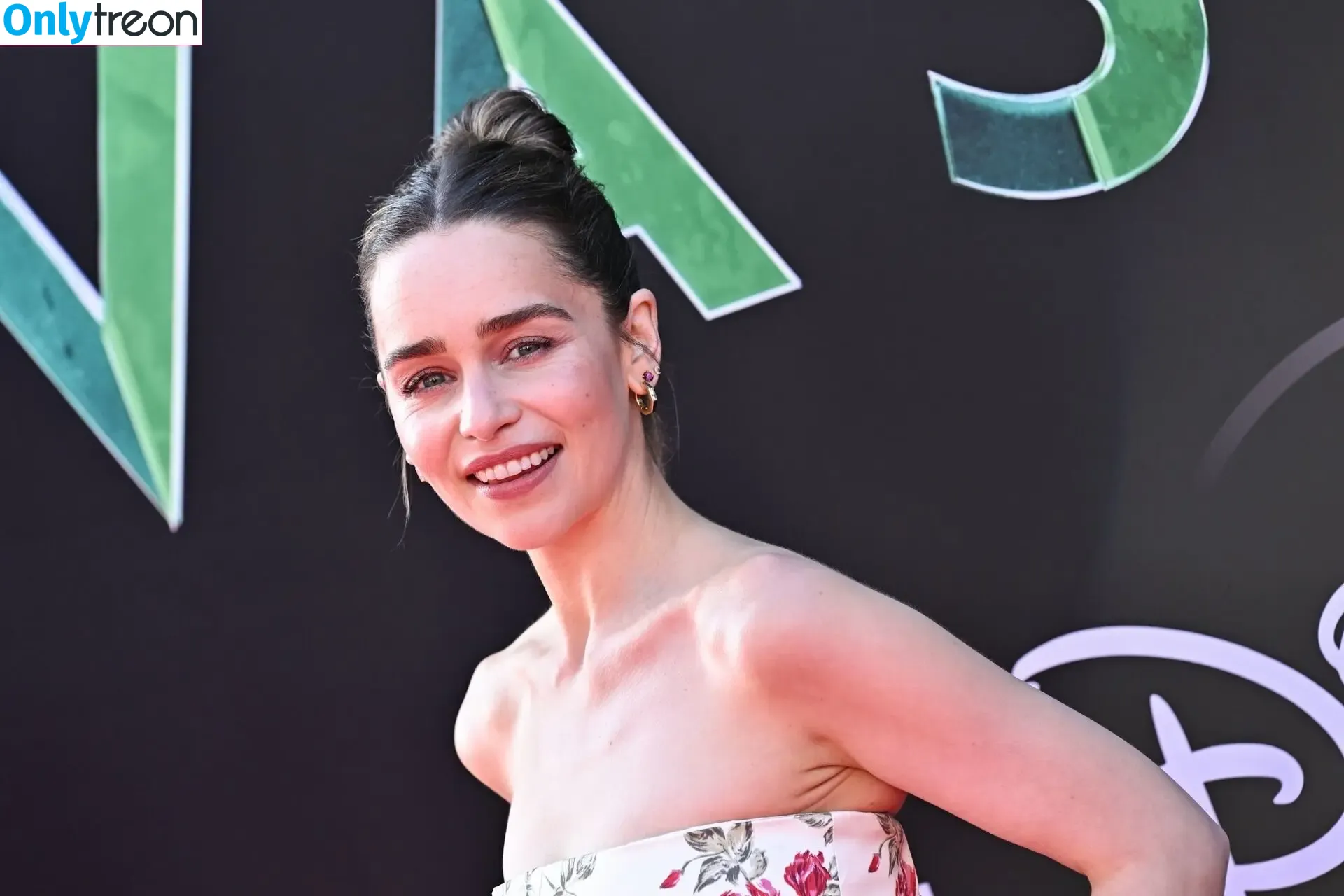 Emilia Clarke nude photo #1042 (clarkeyxo / emilia_clarke / emiliaclarke)