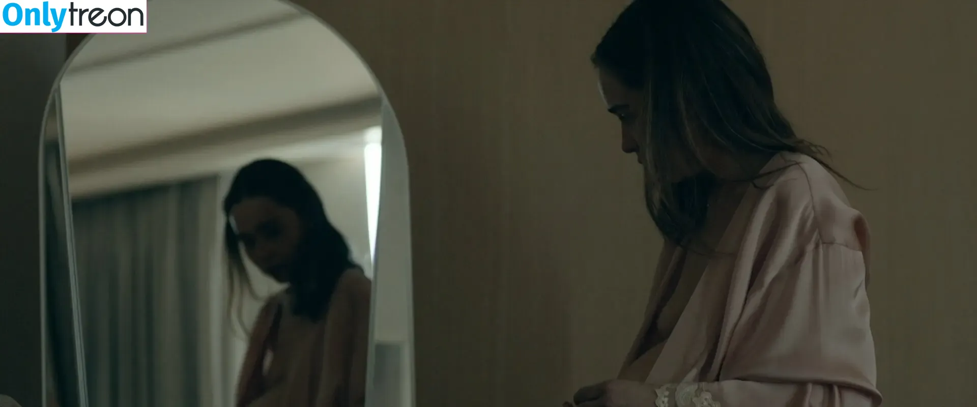Emilia Clarke nude photo #1068 (clarkeyxo / emilia_clarke / emiliaclarke)
