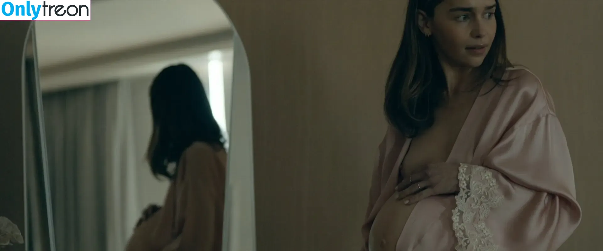 Emilia Clarke nude photo #1075 (clarkeyxo / emilia_clarke / emiliaclarke)