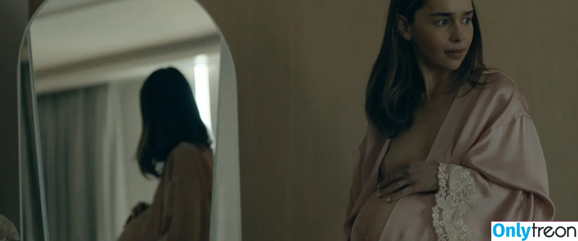 Emilia Clarke nude photo #1076 (clarkeyxo / emilia_clarke / emiliaclarke)
