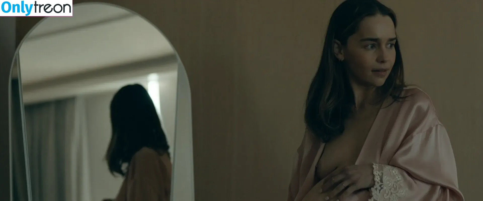 Emilia Clarke nude photo #1078 (clarkeyxo / emilia_clarke / emiliaclarke)