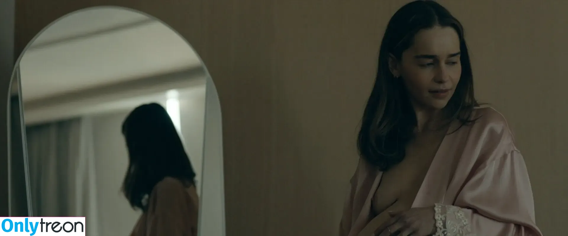 Emilia Clarke nude photo #1079 (clarkeyxo / emilia_clarke / emiliaclarke)