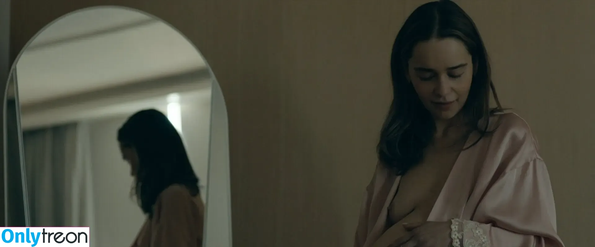 Emilia Clarke nude photo #1080 (clarkeyxo / emilia_clarke / emiliaclarke)
