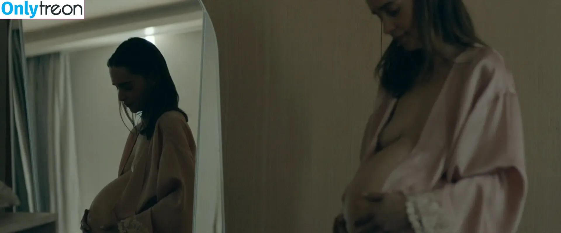 Emilia Clarke nude photo #1083 (clarkeyxo / emilia_clarke / emiliaclarke)