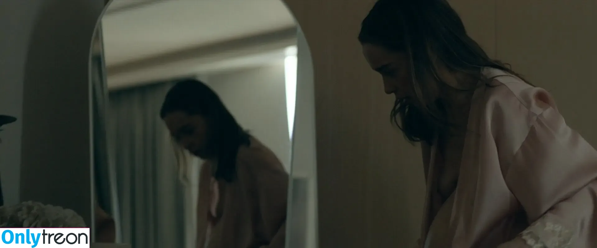 Emilia Clarke nude photo #1089 (clarkeyxo / emilia_clarke / emiliaclarke)