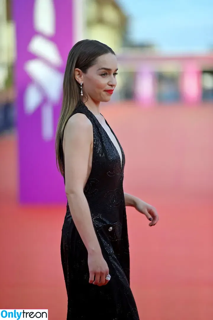 Emilia Clarke nude photo #1128 (clarkeyxo / emilia_clarke / emiliaclarke)