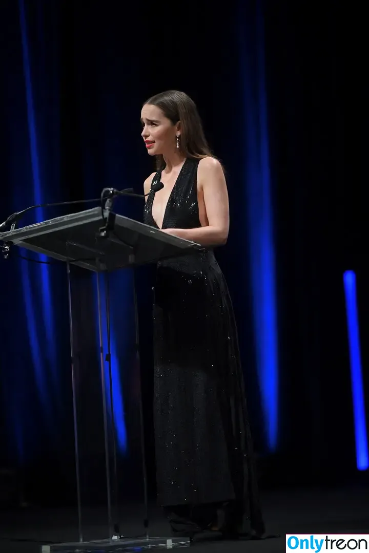 Emilia Clarke nude photo #1153 (clarkeyxo / emilia_clarke / emiliaclarke)