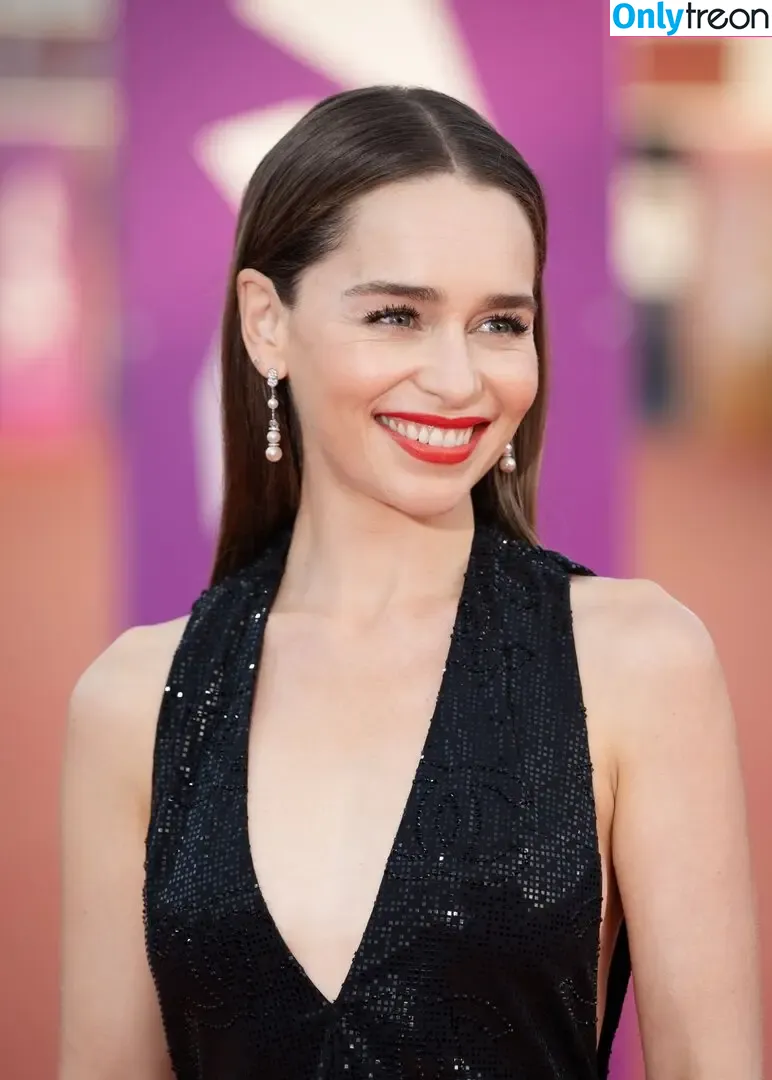 Emilia Clarke nude photo #1161 (clarkeyxo / emilia_clarke / emiliaclarke)