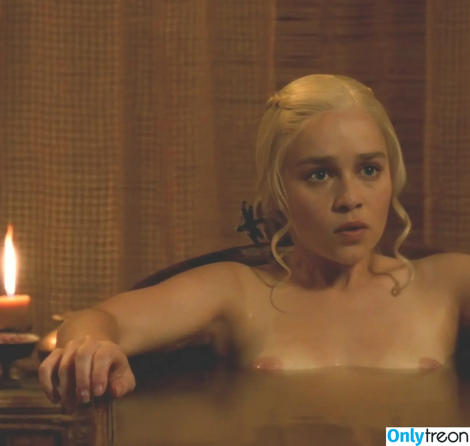 Emilia Clarke nude photo #1181 (clarkeyxo / emilia_clarke / emiliaclarke)