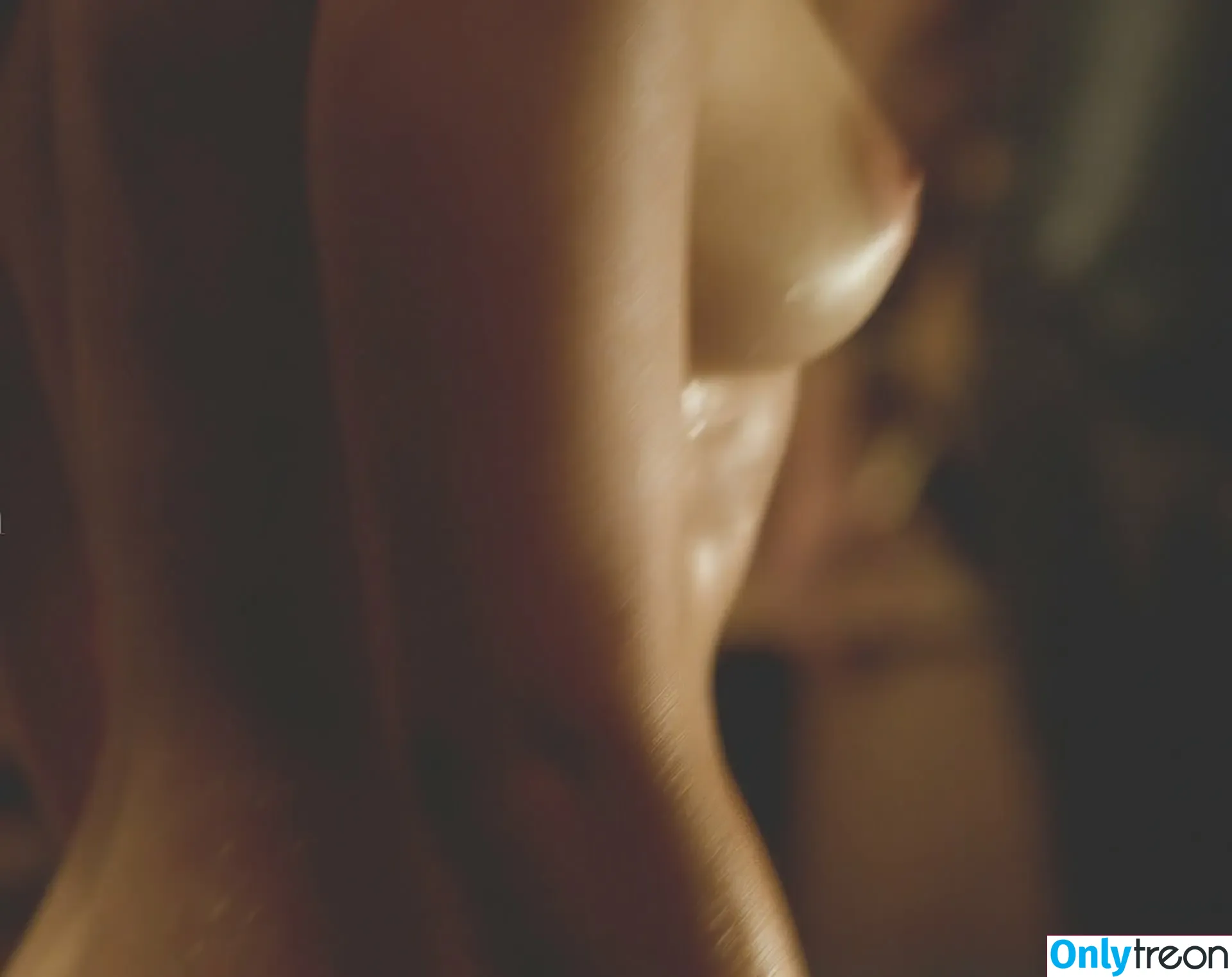 Emilia Clarke nude photo #1200 (clarkeyxo / emilia_clarke / emiliaclarke)