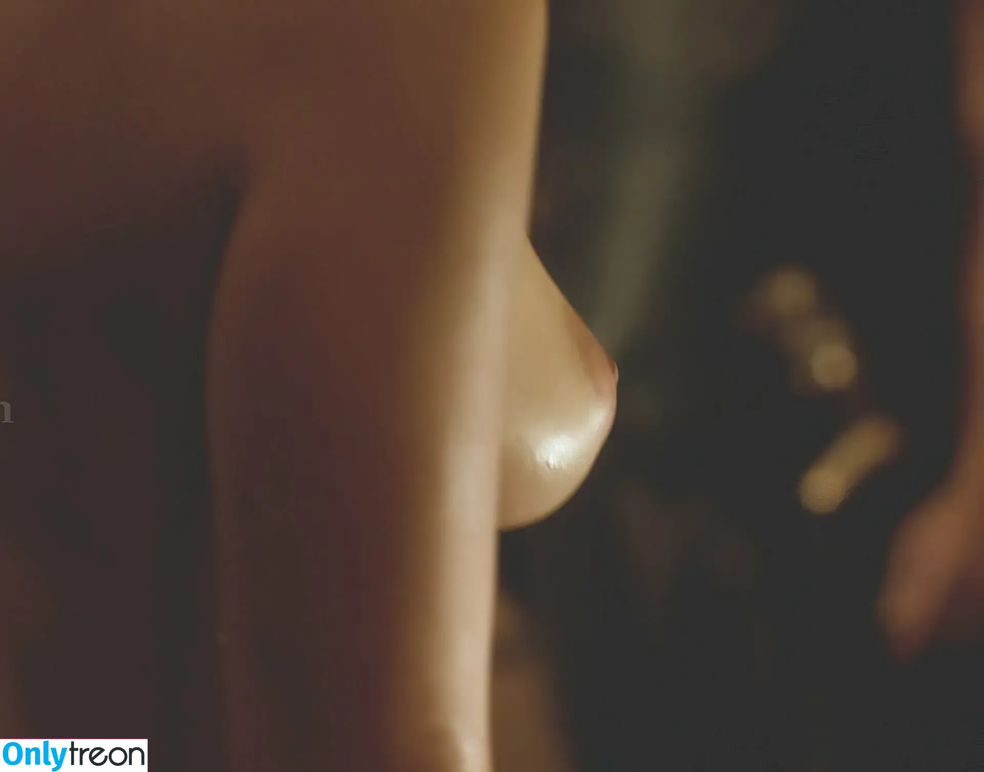 Emilia Clarke nude photo #1203 (clarkeyxo / emilia_clarke / emiliaclarke)