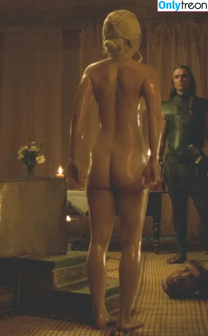Emilia Clarke nude photo #1204 (clarkeyxo / emilia_clarke / emiliaclarke)