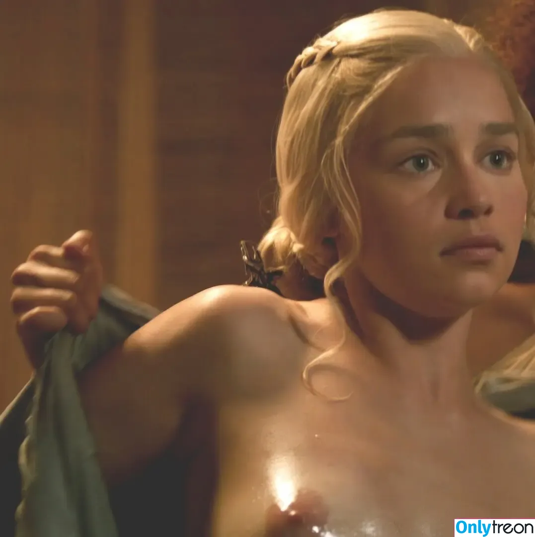 Emilia Clarke nude photo #1210 (clarkeyxo / emilia_clarke / emiliaclarke)