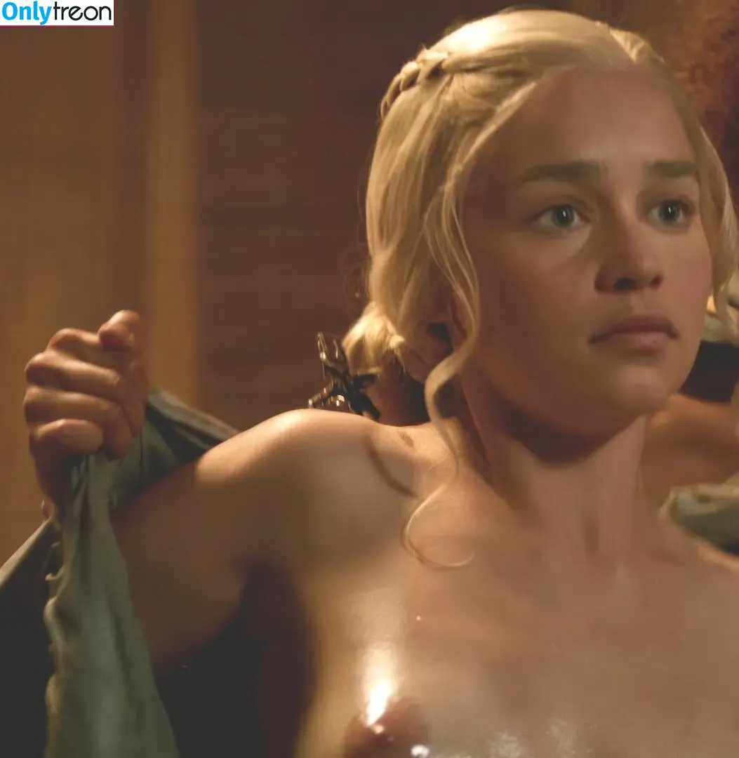 Emilia Clarke nude photo #1211 (clarkeyxo / emilia_clarke / emiliaclarke)
