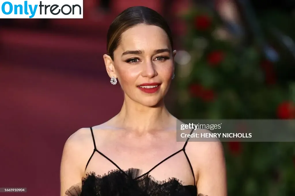 Emilia Clarke nude photo #1214 (clarkeyxo / emilia_clarke / emiliaclarke)