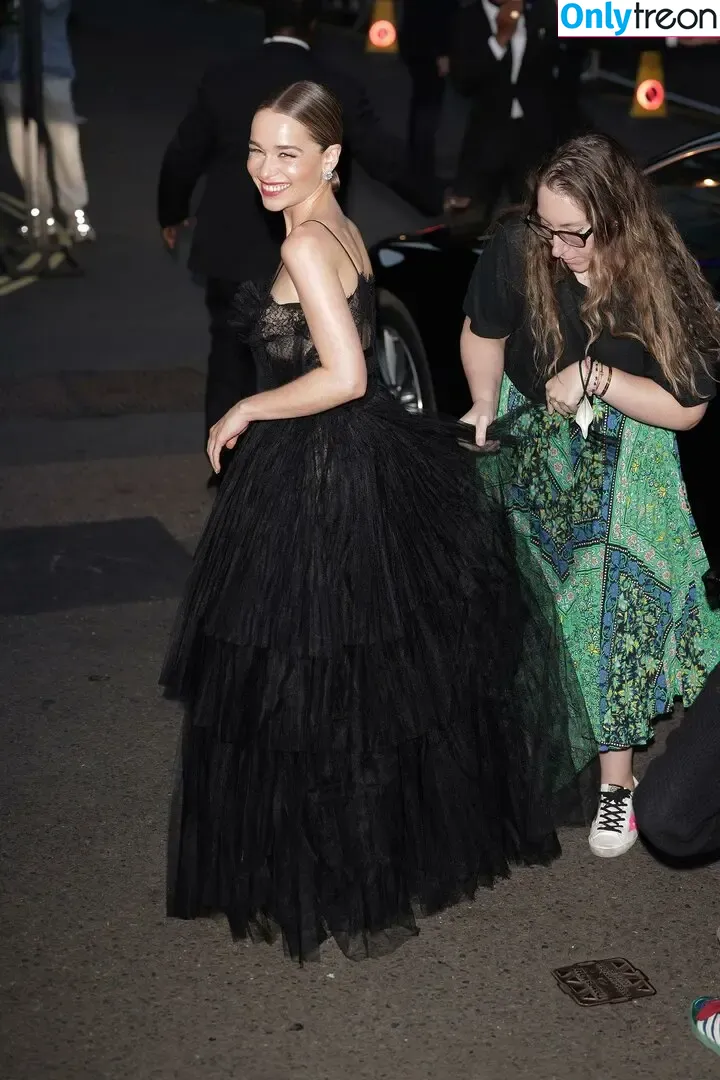 Emilia Clarke nude photo #1220 (clarkeyxo / emilia_clarke / emiliaclarke)