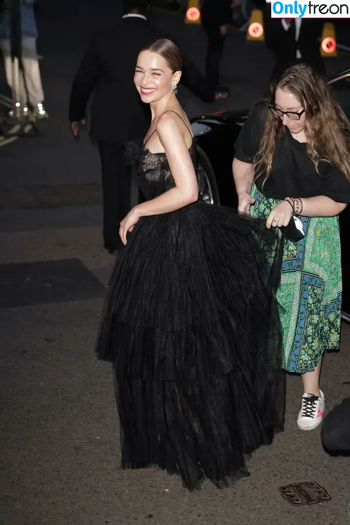Emilia Clarke nude photo #1222 (clarkeyxo / emilia_clarke / emiliaclarke)