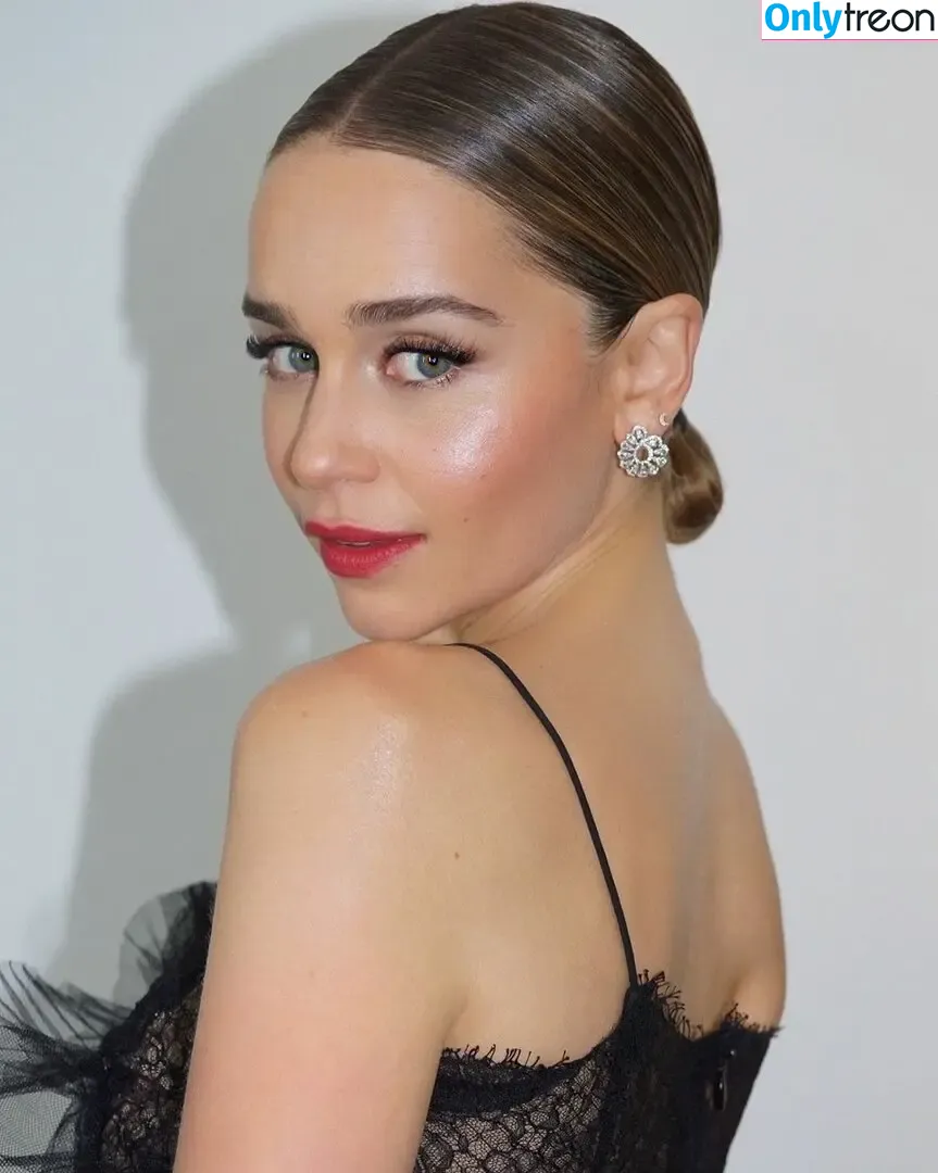 Emilia Clarke nude photo #1245 (clarkeyxo / emilia_clarke / emiliaclarke)