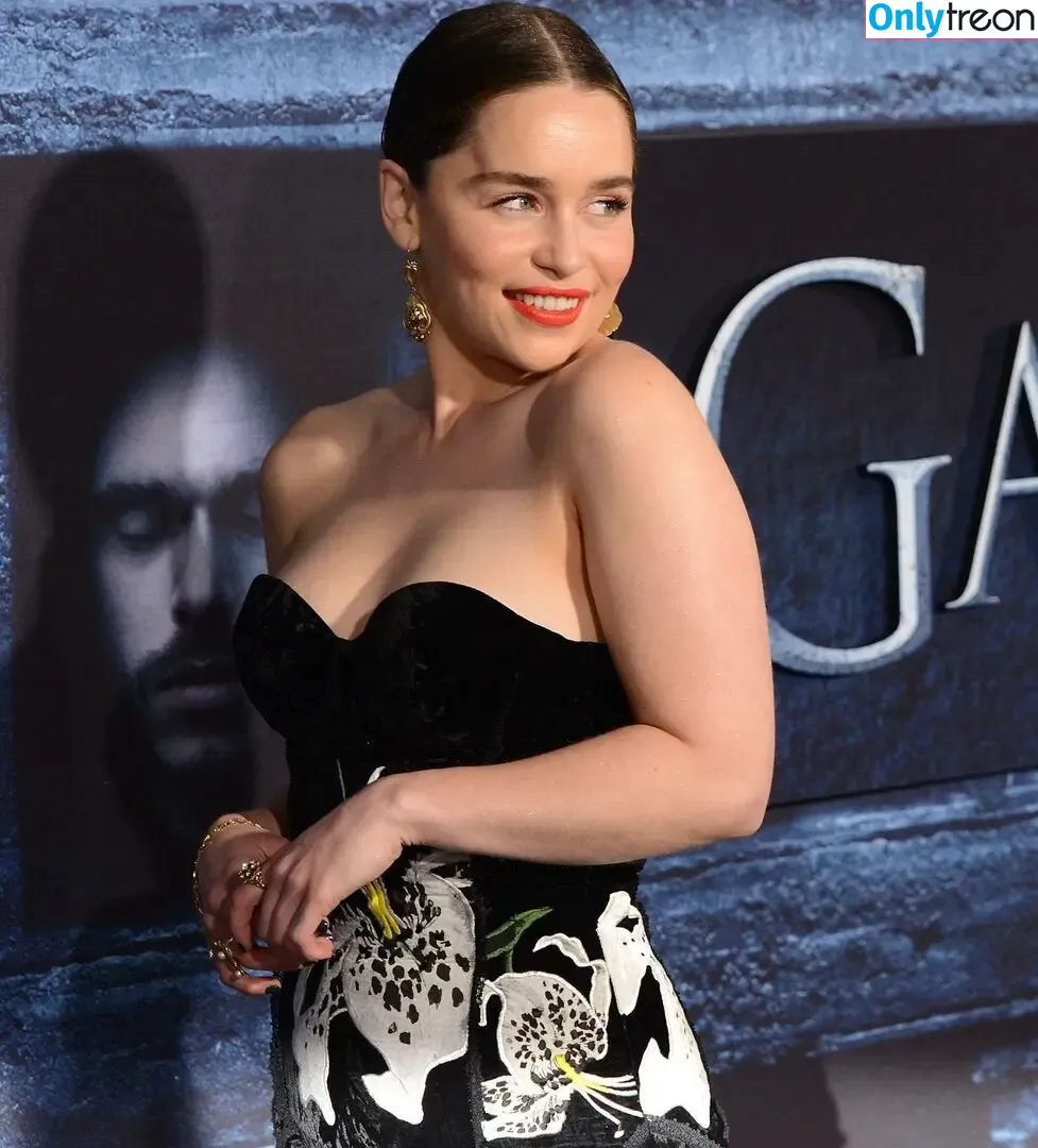 Emilia Clarke nude photo #1294 (clarkeyxo / emilia_clarke / emiliaclarke)