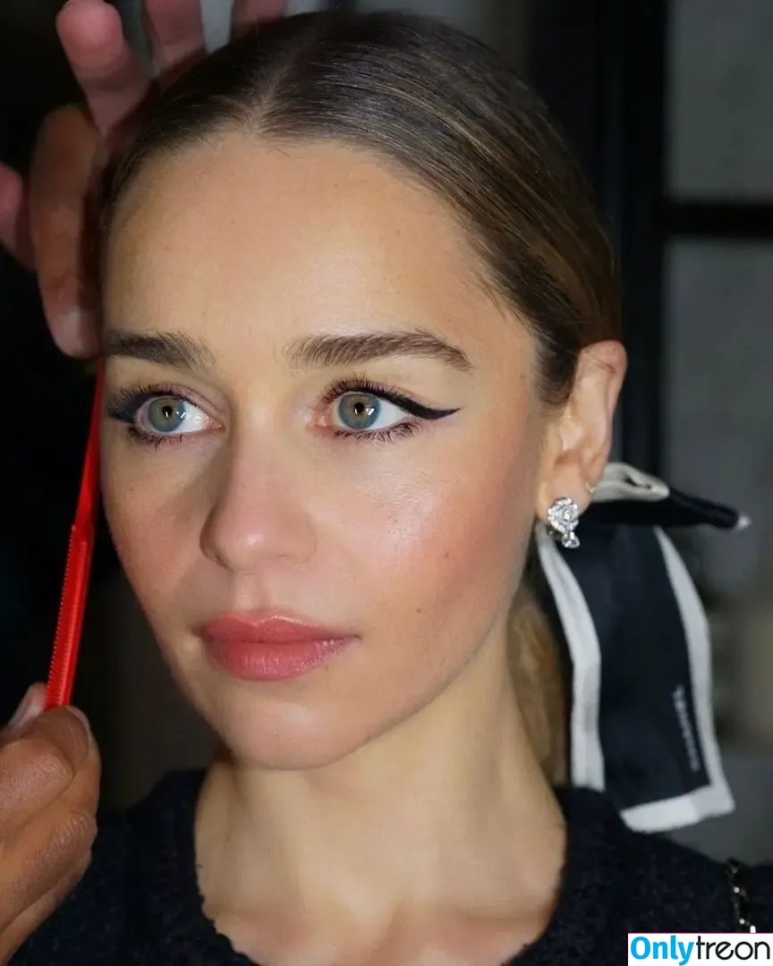 Emilia Clarke nude photo #1338 (clarkeyxo / emilia_clarke / emiliaclarke)