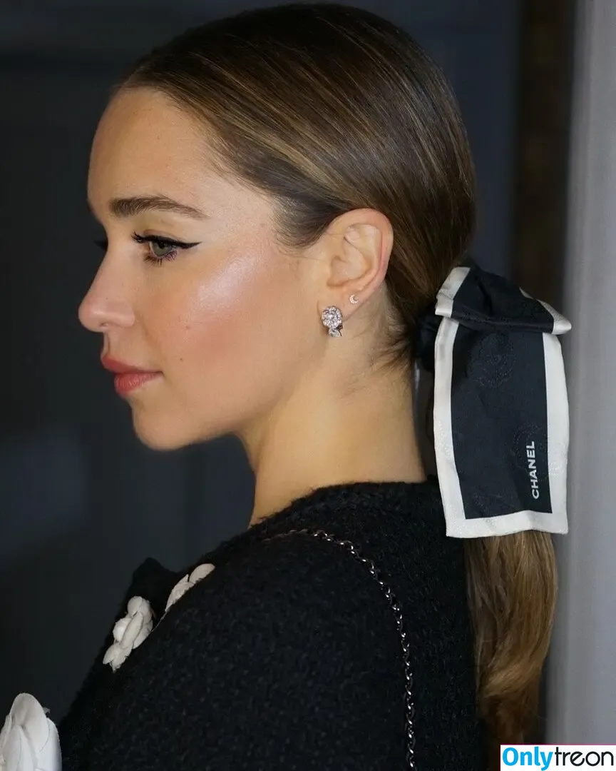 Emilia Clarke nude photo #1339 (clarkeyxo / emilia_clarke / emiliaclarke)
