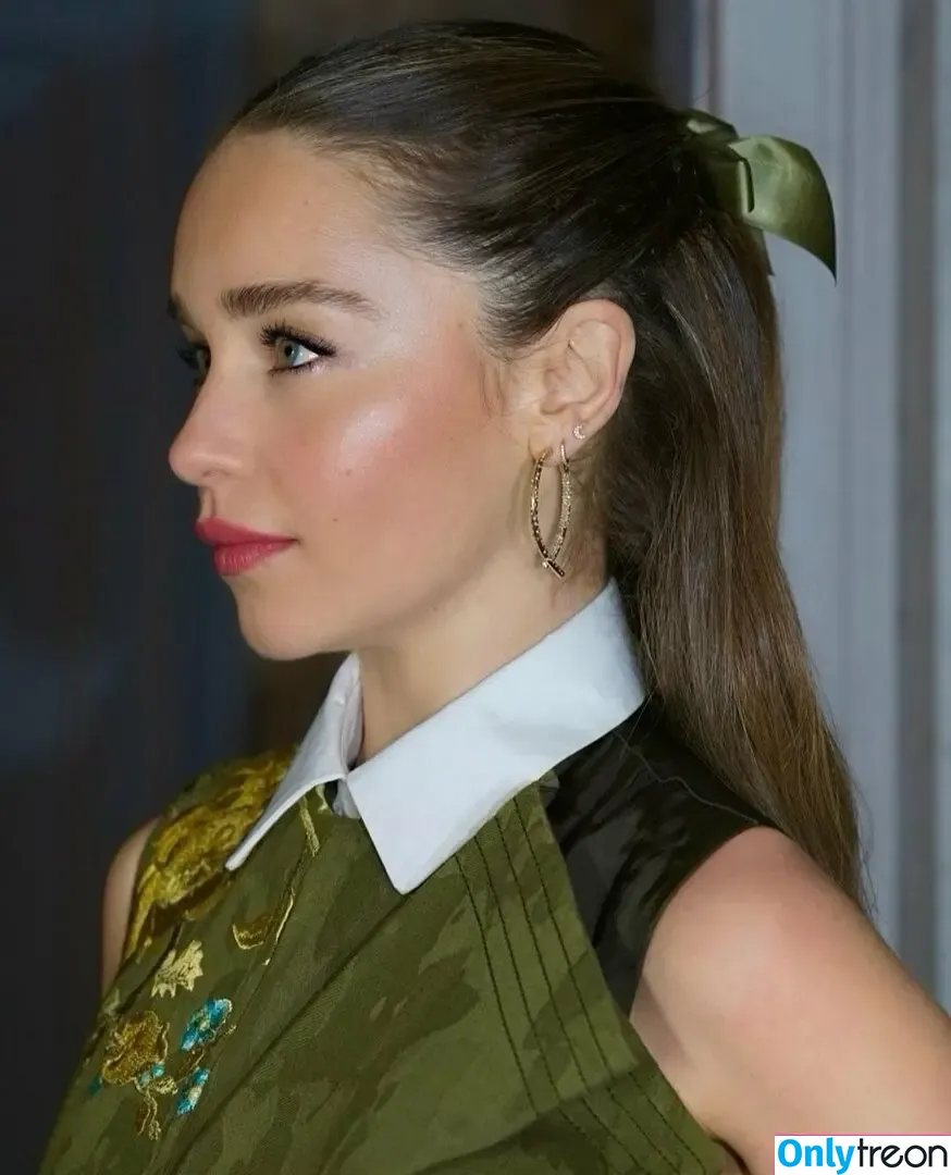 Emilia Clarke nude photo #1397 (clarkeyxo / emilia_clarke / emiliaclarke)