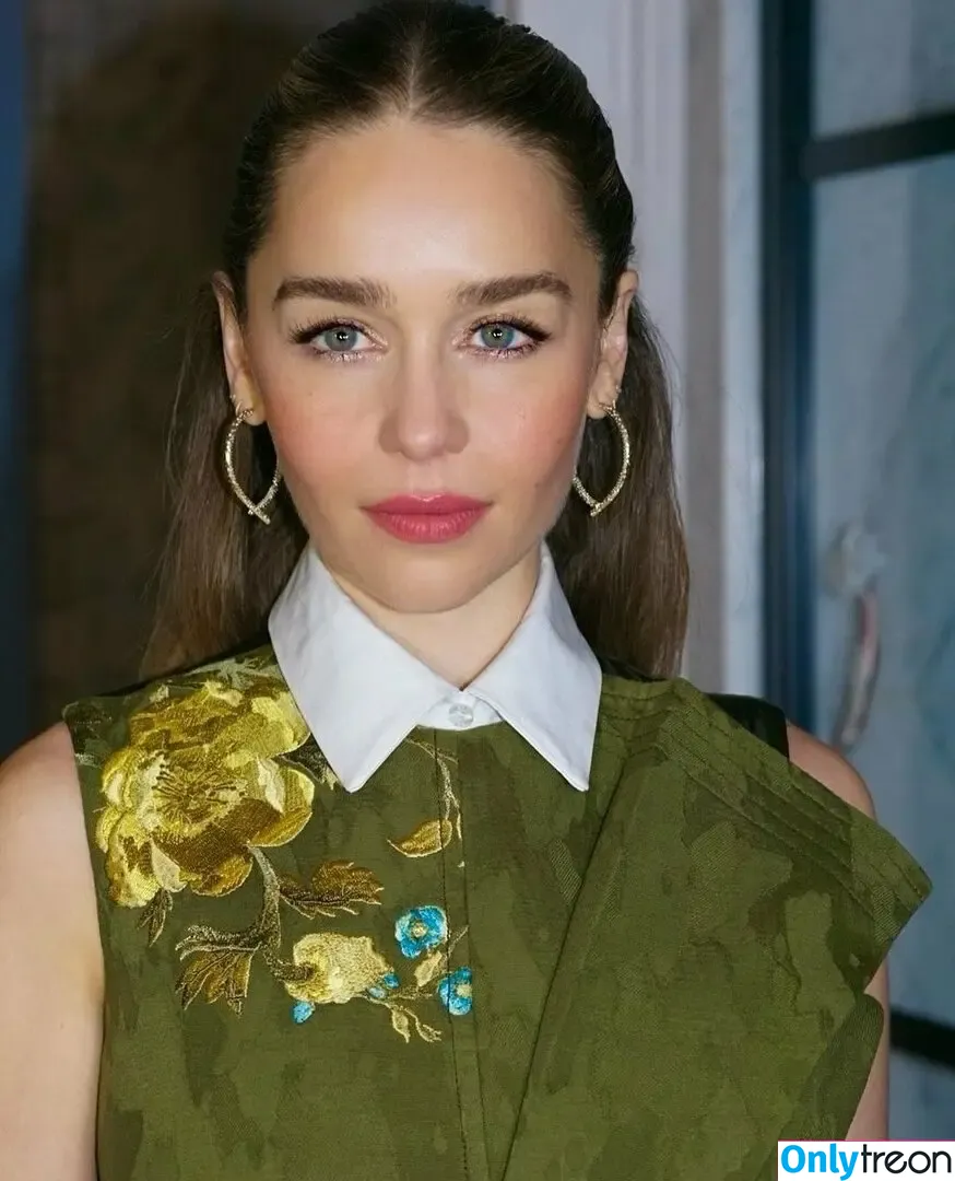 Emilia Clarke nude photo #1398 (clarkeyxo / emilia_clarke / emiliaclarke)