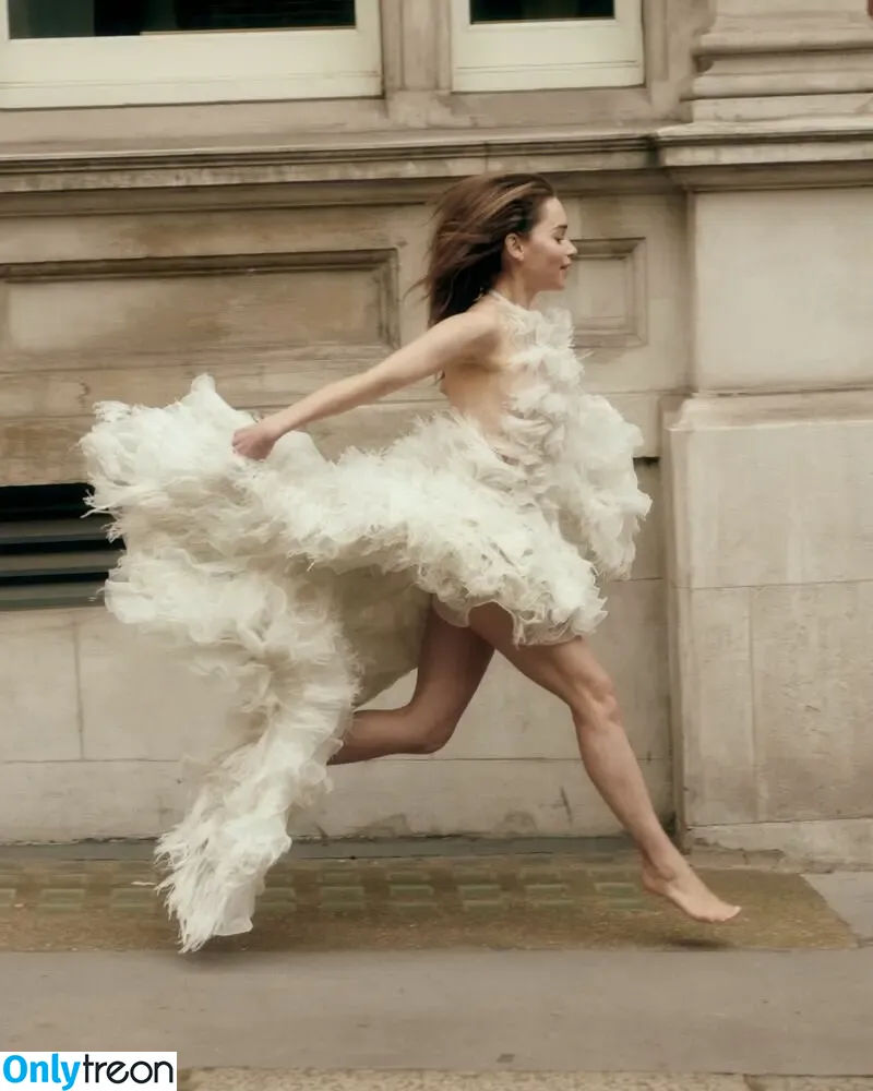 Emilia Clarke nude photo #1399 (clarkeyxo / emilia_clarke / emiliaclarke)