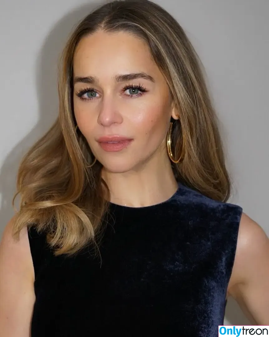 Emilia Clarke nude photo #1413 (clarkeyxo / emilia_clarke / emiliaclarke)
