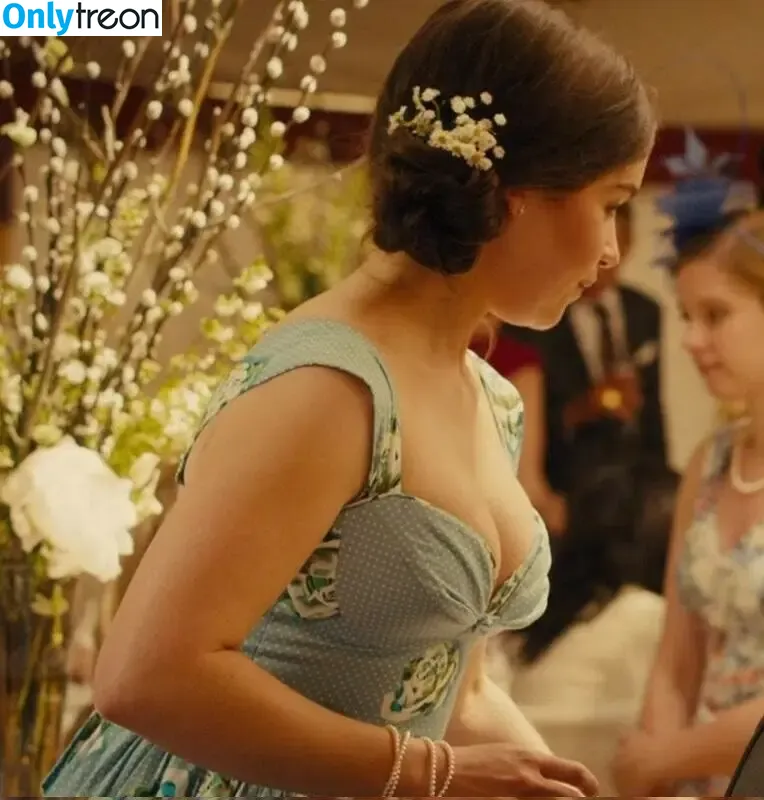Emilia Clarke nude photo #1426 (clarkeyxo / emilia_clarke / emiliaclarke)