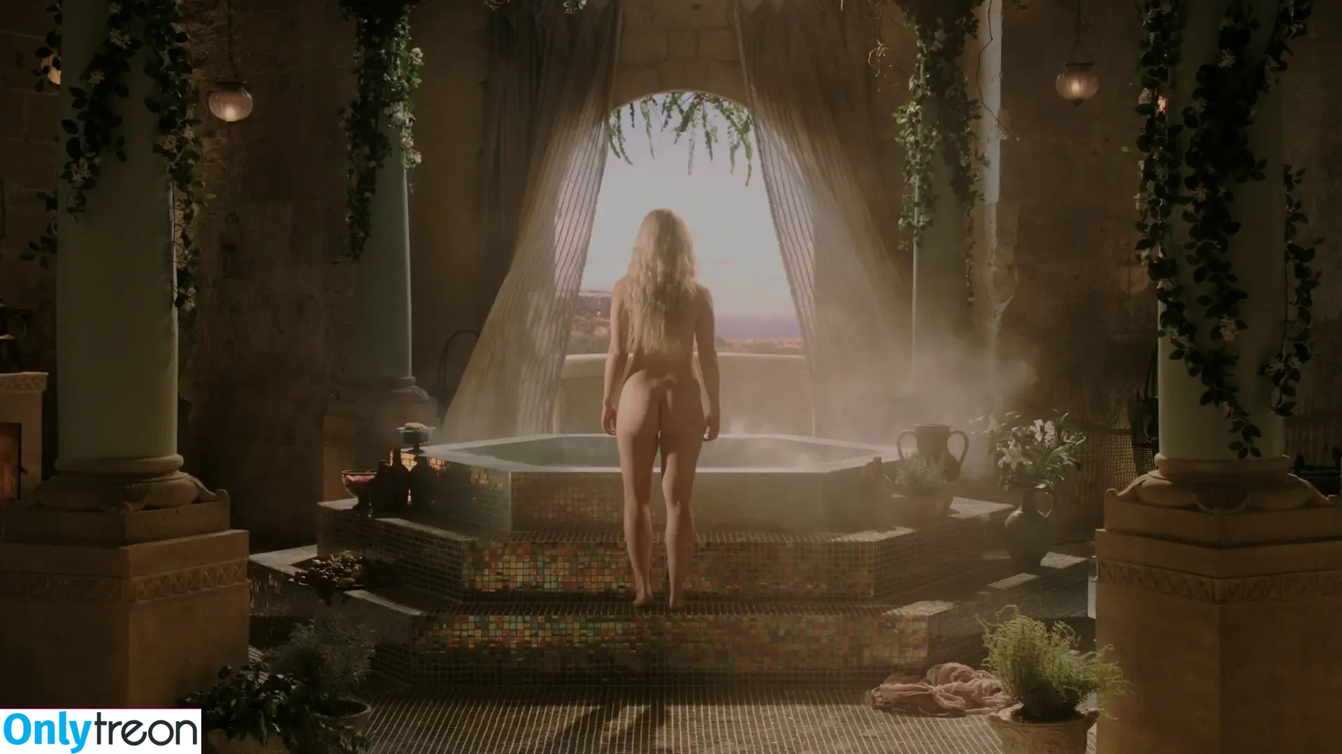 Emilia Clarke nude photo #1472 (clarkeyxo / emilia_clarke / emiliaclarke)