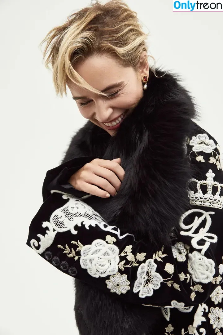 Emilia Clarke nude photo #1553 (clarkeyxo / emilia_clarke / emiliaclarke)