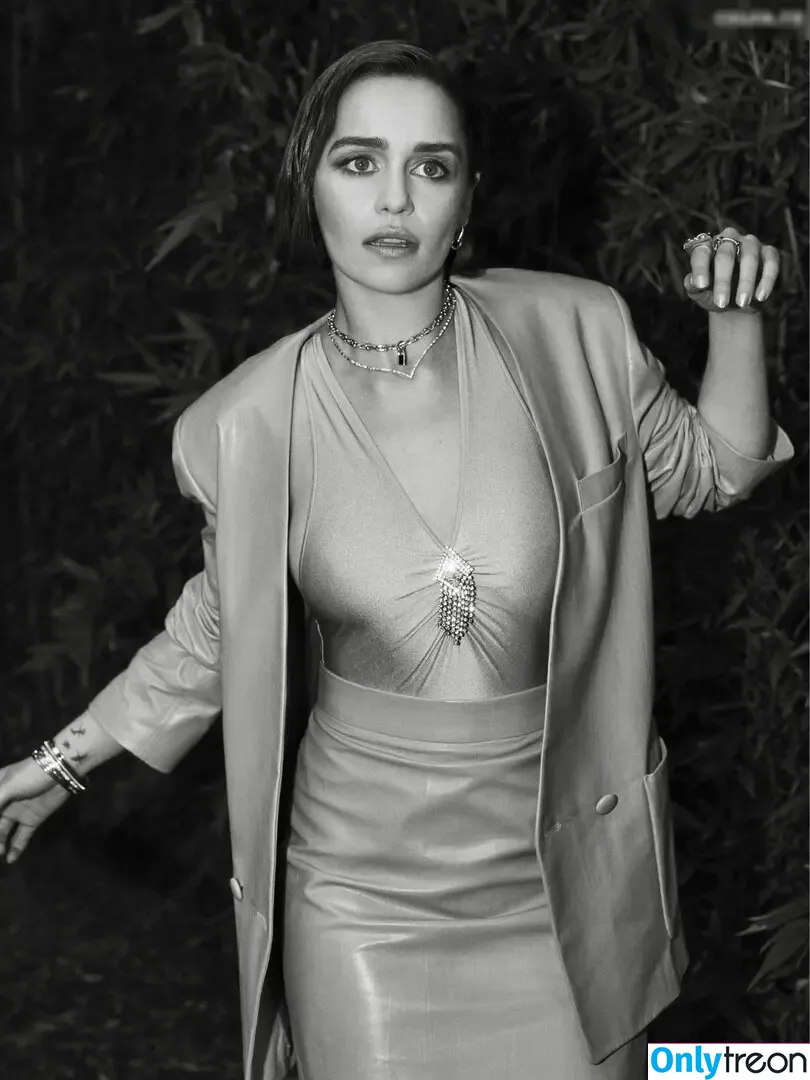Emilia Clarke nude photo #1575 (clarkeyxo / emilia_clarke / emiliaclarke)