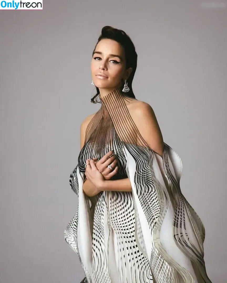 Emilia Clarke nude photo #1582 (clarkeyxo / emilia_clarke / emiliaclarke)