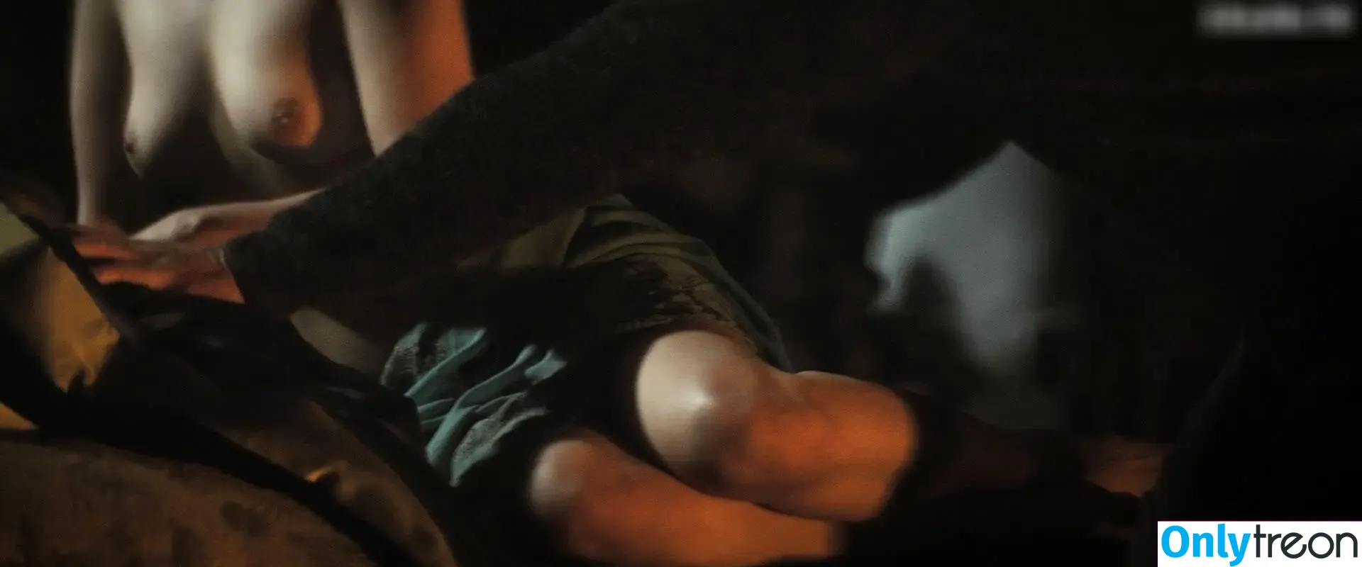 Emilia Clarke nude photo #1589 (clarkeyxo / emilia_clarke / emiliaclarke)