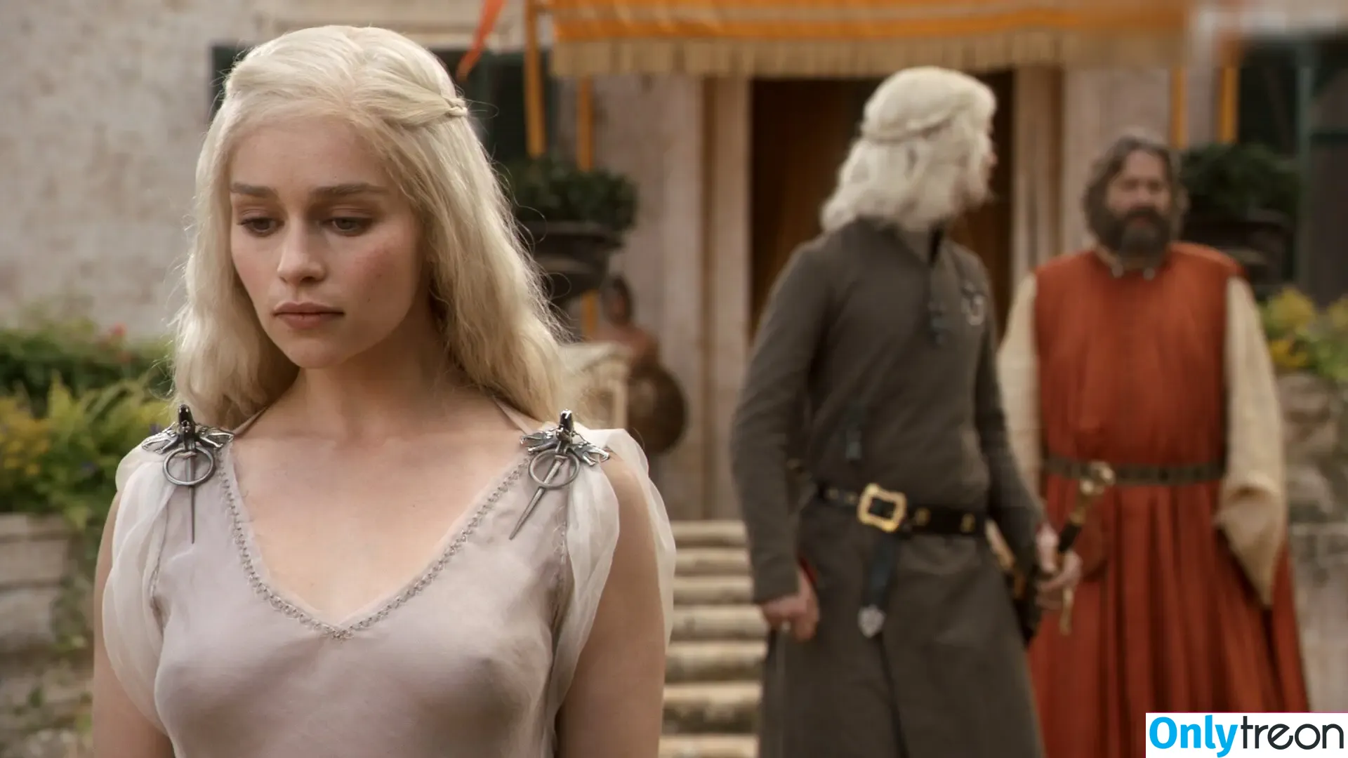 Emilia Clarke nude photo #1597 (clarkeyxo / emilia_clarke / emiliaclarke)