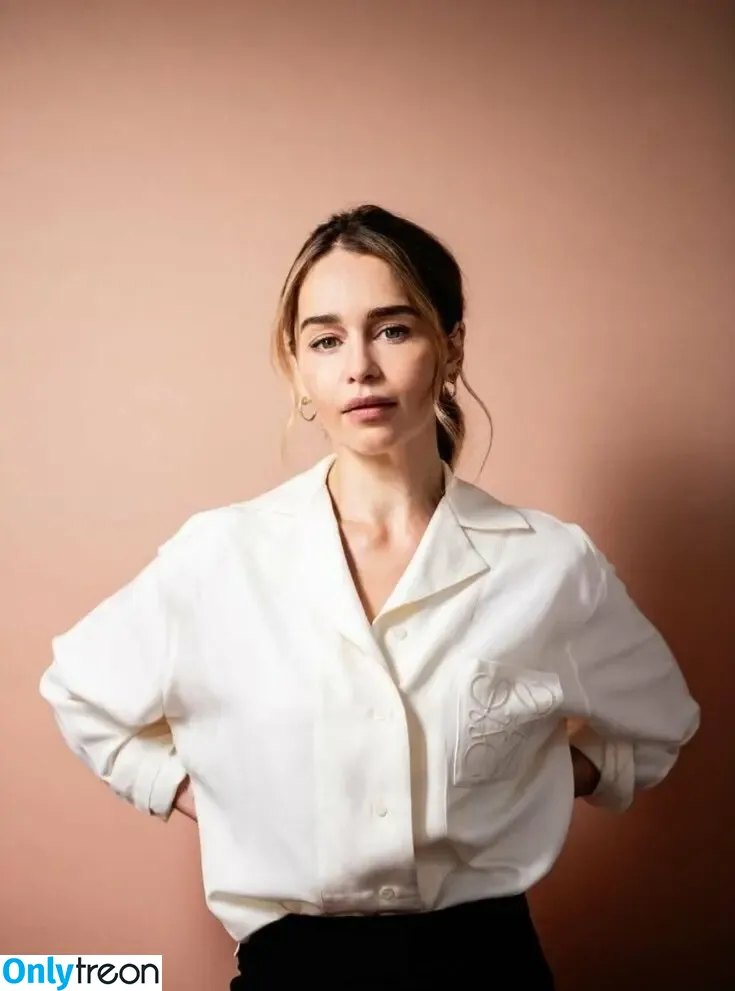 Emilia Clarke nude photo #1679 (clarkeyxo / emilia_clarke / emiliaclarke)