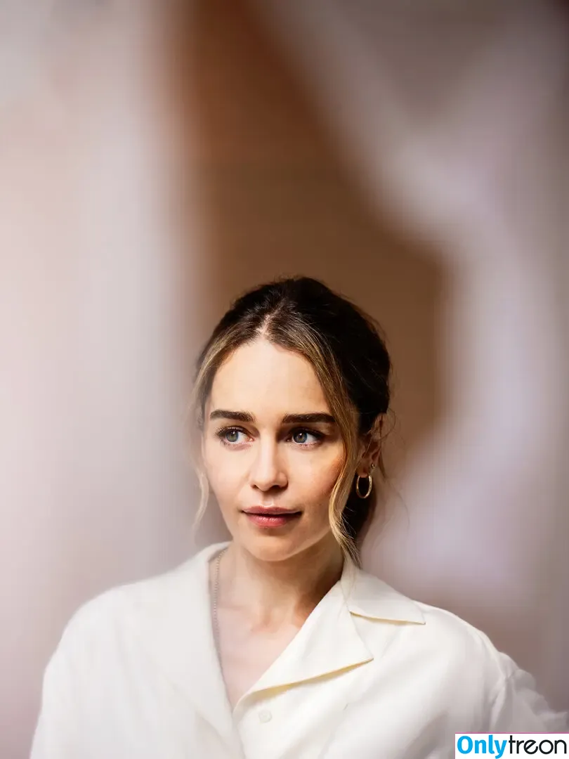 Emilia Clarke nude photo #1723 (clarkeyxo / emilia_clarke / emiliaclarke)