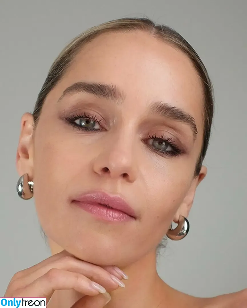 Emilia Clarke nude photo #1785 (clarkeyxo / emilia_clarke / emiliaclarke)