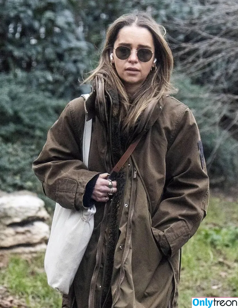 Emilia Clarke nude photo #1799 (clarkeyxo / emilia_clarke / emiliaclarke)