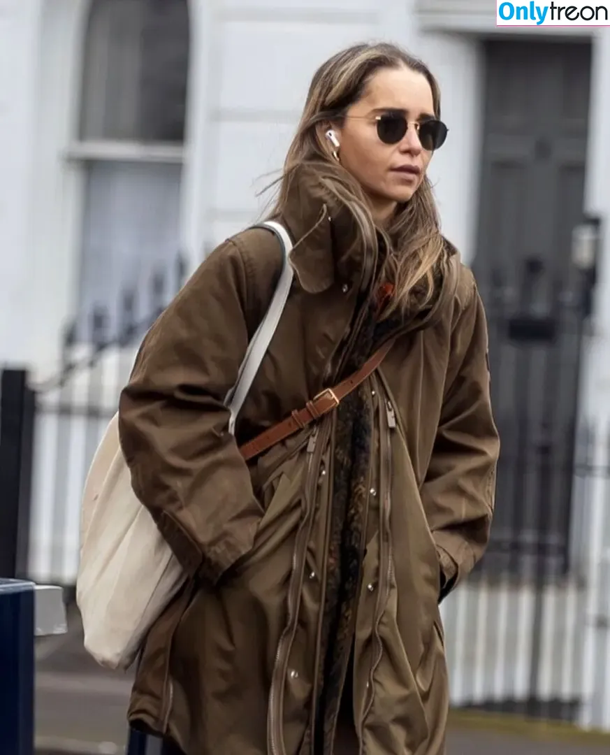 Emilia Clarke nude photo #1801 (clarkeyxo / emilia_clarke / emiliaclarke)