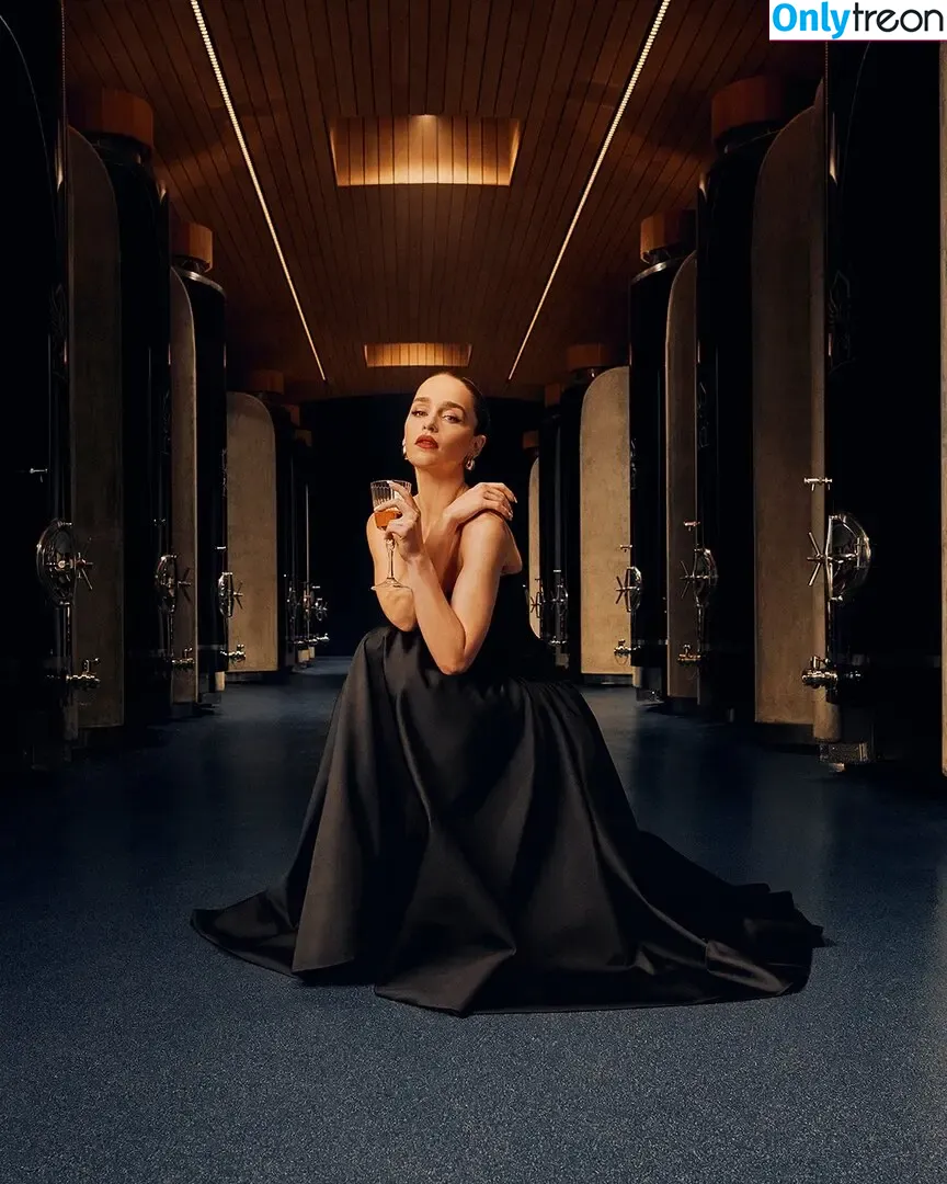 Emilia Clarke nude photo #1830 (clarkeyxo / emilia_clarke / emiliaclarke)