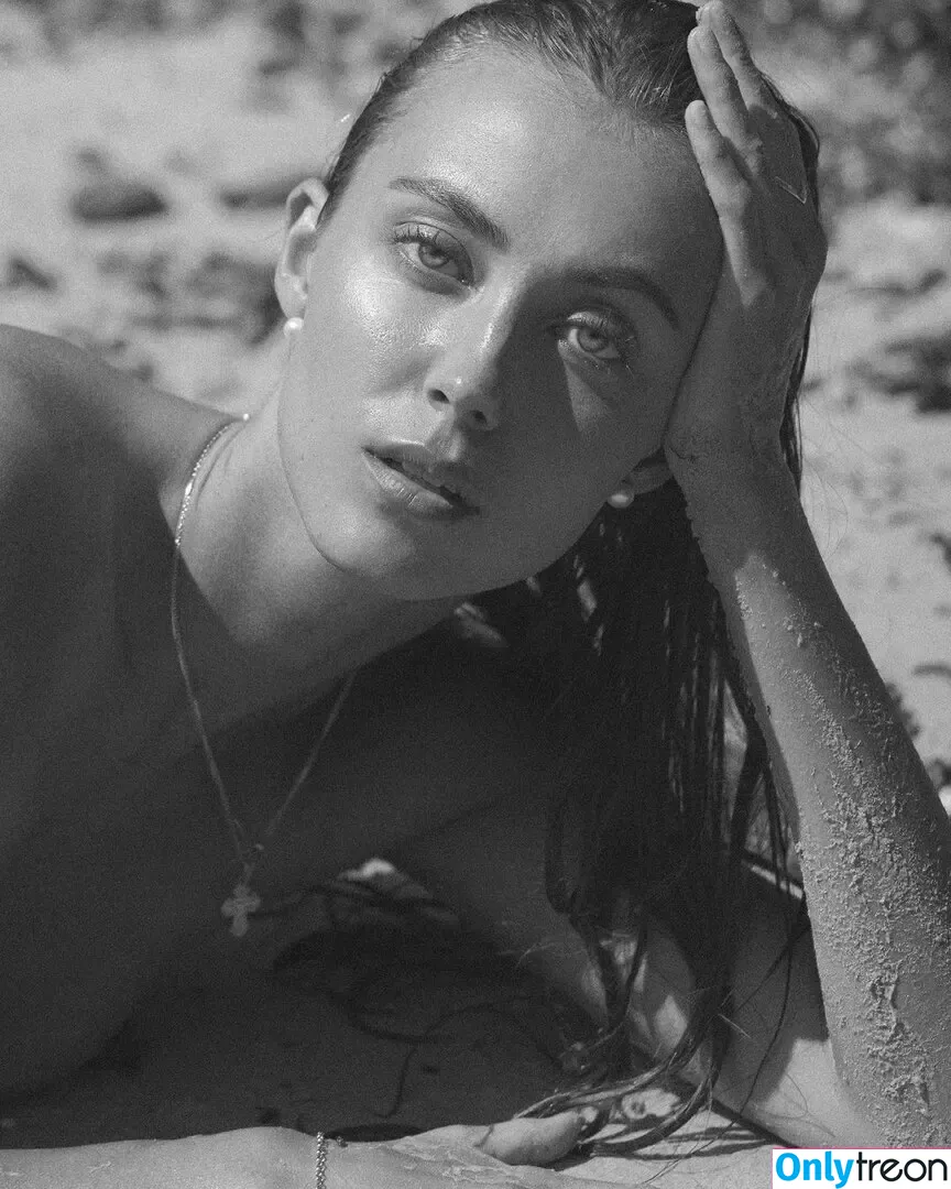Emilia Holm nude photo #0008 (emiliahooolm / jordanholm)