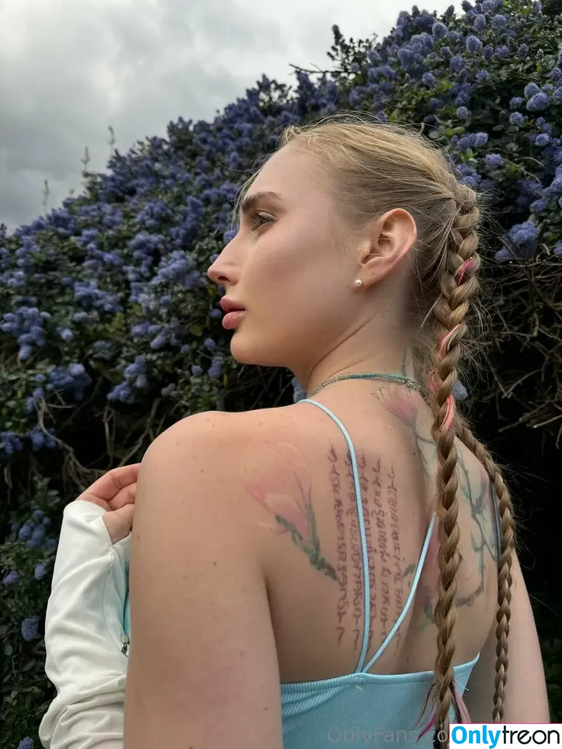 emilia.tt nude photo #0107 (emiliaa.tt)