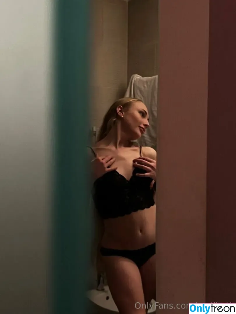 emilia.tt nude photo #0126 (emiliaa.tt)