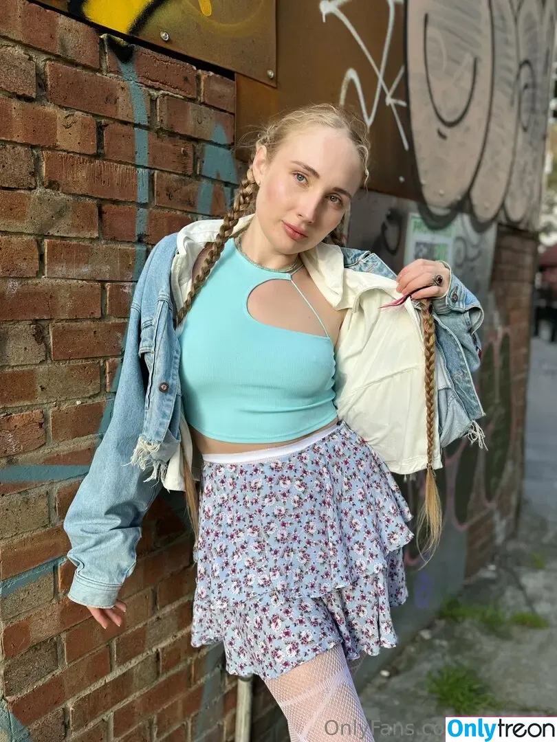 emilia.tt nude photo #0145 (emiliaa.tt)