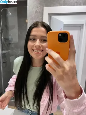 EmiliAAA nude photo #0003