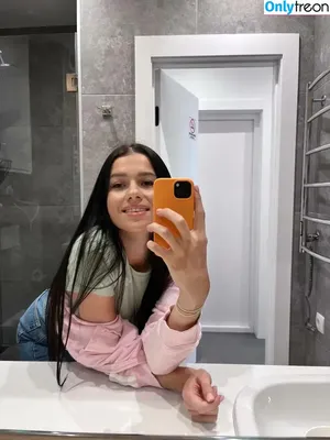 EmiliAAA nude photo #0004