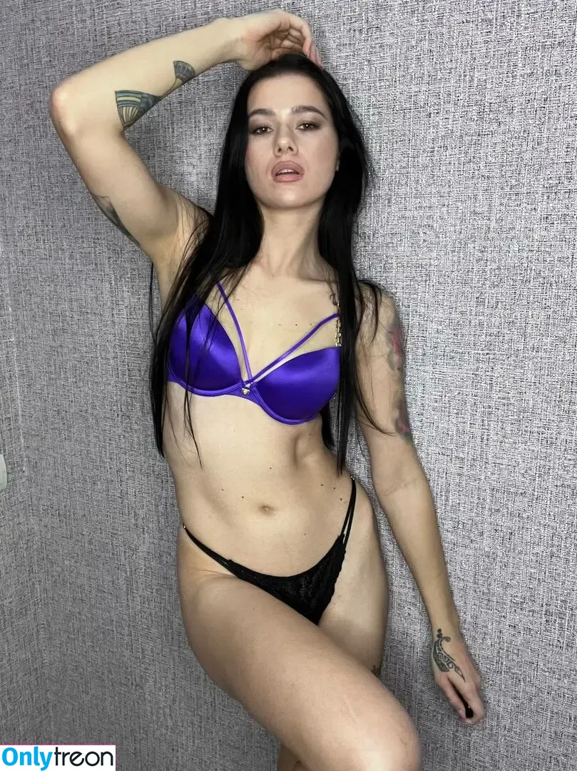 EmiliAAA nude photo #0008 (EmiliAAA)